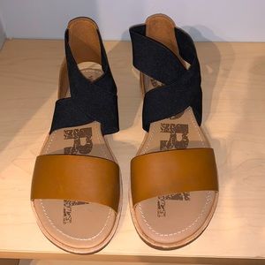 Sorel Sandals Tan and Black 7.5